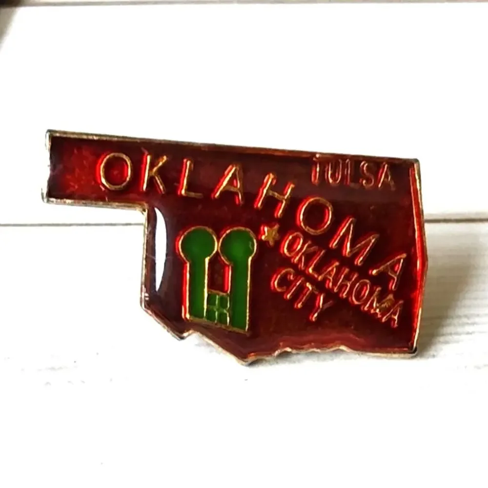 Oklahoma State Shaped Pin Souvenir Travel Hat Lapel Collectible